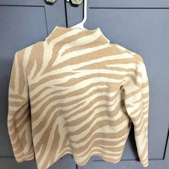 Tahari Zebra Print Sweater - Size M - New Without Tags - Picture 5 of 5